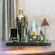 На память: Бронзовый сувенир «Работник ДРСУ 2» — фотография 1