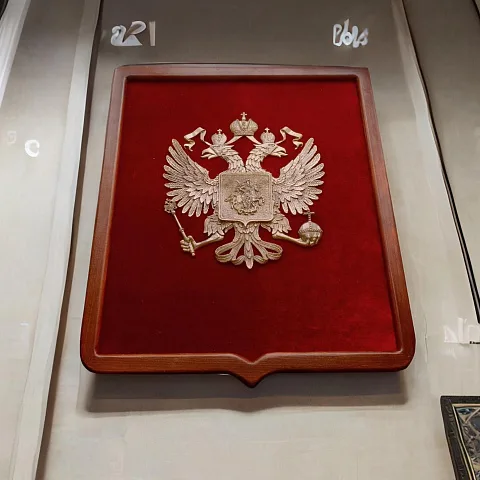 На память: Панно «Герб России» с геральдической рамкой, большое