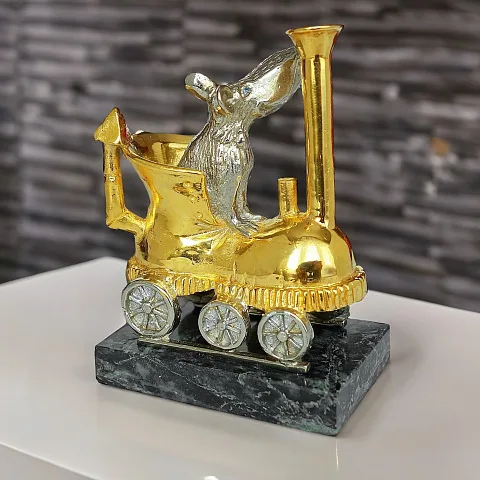 На память: Бронзовая фигурка «Крыса в ботинке»