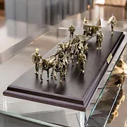 Диорама «Советская дивизионная артиллерия» из бронзы и ясеня, 1:35 — красивый подарок — фотография 1
