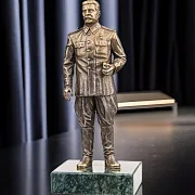 Подарочная статуэтка «И.В. Сталин» из бронзы на подставке — фотография 1