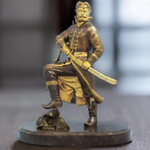 На память: Статуэтка «Стрелец» из бронзы на змеевике
