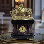 Каминные часы «Кони на воле» из креноида — необычный подарок — фотография 1