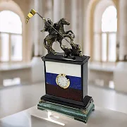 Ручная работа: Настольные часы «Георгий Победоносец» с российским флагом — фотография 1