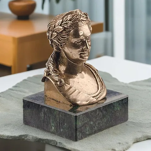 На память: Бюст «Екатерина II» из бронзы