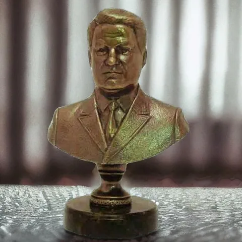 На память: Бюст «Ельцин Б.Н.» из бронзы