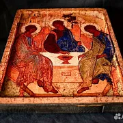 Икона с ковчегом "Пресвятая Троица"+подставка — оригинальный подарок — фотография 4